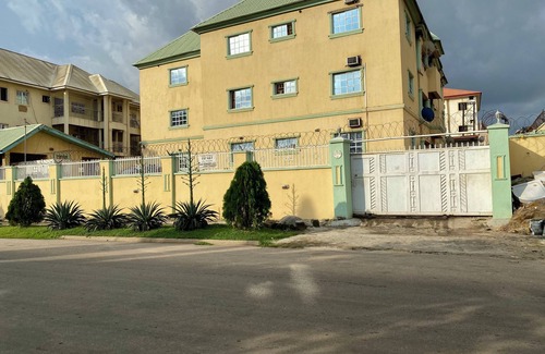 Utako Apartamento | 3 BEDROOM FLAT at UTAKO ABUJA. 24hrs LIGHT, WIFI & KITCHEN