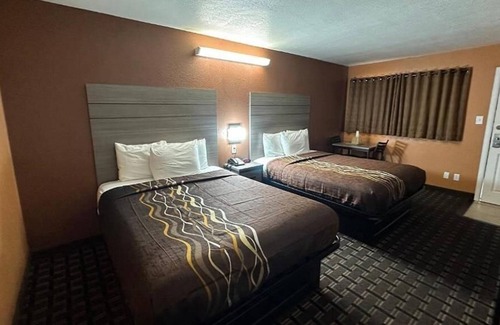 Victorville Casa | 3 Bedroom Full Property 2 Queen beds and 2 Single Queen beds