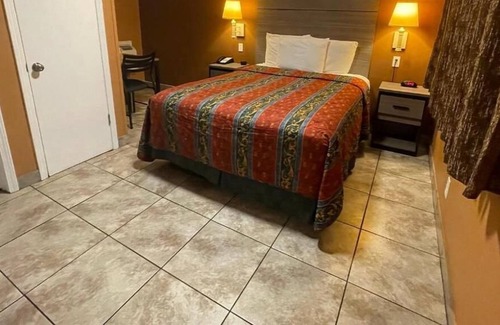 Victorville Casa | 3 Bedroom Full Property 2 Queen beds and 2 Single Queen beds