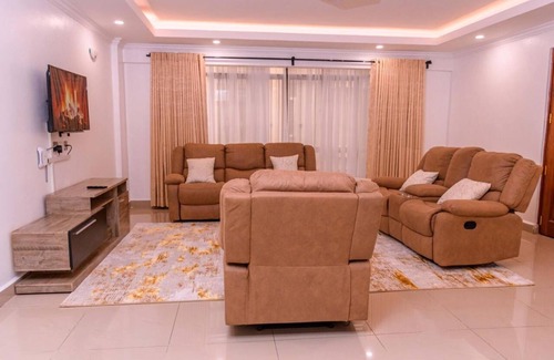 Biashara Apartamento | 3-Bedroom Fully Furnished apartment in Nakuru city