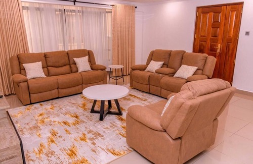 Biashara Apartamento | 3-Bedroom Fully Furnished apartment in Nakuru city