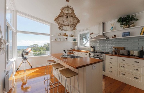 Penguin Casa | 3-Bedroom Getaway Minutes from the Beach
