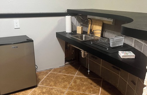 Upper Rattlesnake Casa | 3-bedroom Guest Suite with Hot Tub in a serene neighborhood