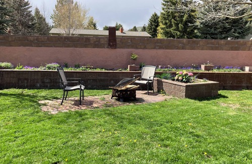 Upper Rattlesnake Casa | 3-bedroom Guest Suite with Hot Tub in a serene neighborhood