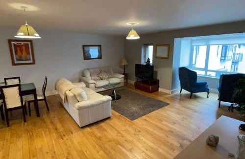 Kinsale Casa | 3 bedroom harbour view apartment in Kinsale