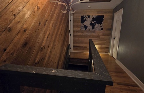 Lemont Casa | 3-bedroom hillside property in woods with fireplace and lake view