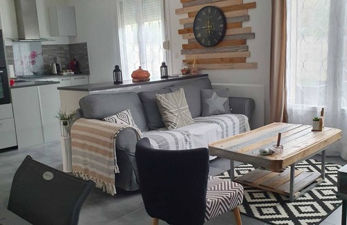 Lieusaint Casa | 3-bedroom house, ground floor, swimming pool, not overlooked