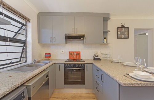Cape Town Condominio | 3 Bedroom Holiday Home in Royal Ascot Estate Cape Town