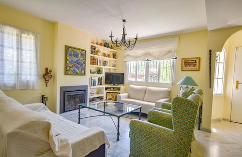 Urbanizacion Costabella Casa | 3 bedroom holiday home next to the beach in Costabella, Marbella