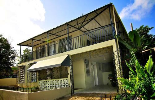 Minillas Casa | 3 Bedroom Home Best Price Bayamon by Rentalspr