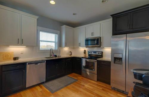 Radnor Casa | 3 Bedroom Home- HUGE yard for pets 4 miles to Broadway