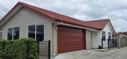 Palmerston North Casa | 3 Bedroom home in Palmerston North with BBQ and Sky Tv
