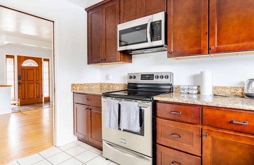 Chabot Park Casa | 3 Bedroom Home in Oakland Hills