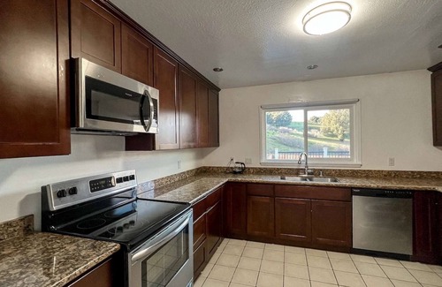 Chabot Park Casa | 3 Bedroom Home in Oakland Hills