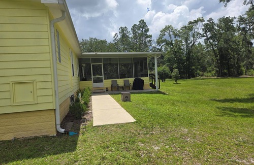 Lake City Casa | 3-bedroom home in rural Lake City near the Suwannee River and the Florida Trail