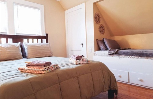 North East Casa | 3 Bedroom Home in Town