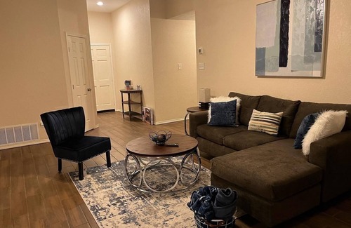 John T White Casa | 3 Bedroom home, minutes from DFW entertainment