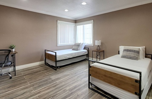 Oxnard Otro | 3 bedroom home near the Naval base