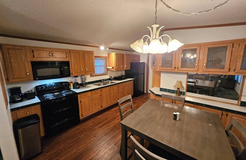 Los Fresnos Casa | 3-bedroom home, near SPI and SpaceX with Wi-Fi, full kitchen, washer/dryer