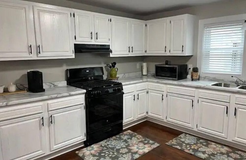 Stollings Casa | 3 bedroom home quiet neighborhood close to trails
