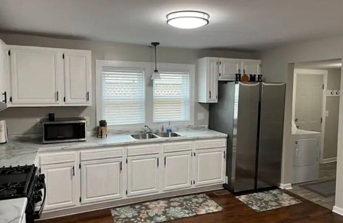 Stollings Casa | 3 bedroom home quiet neighborhood close to trails