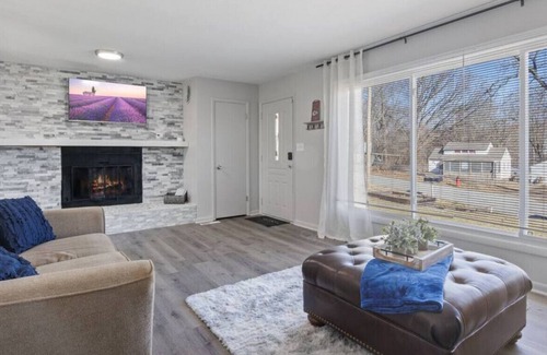 Kansas City Casa | 3 Bedroom Home! Walking Distance to Stadiums!