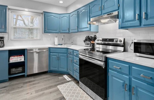 Kansas City Casa | 3 Bedroom Home! Walking Distance to Stadiums!