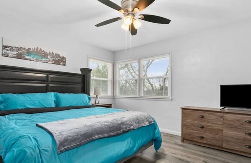 Kansas City Casa | 3 Bedroom Home! Walking Distance to Stadiums!