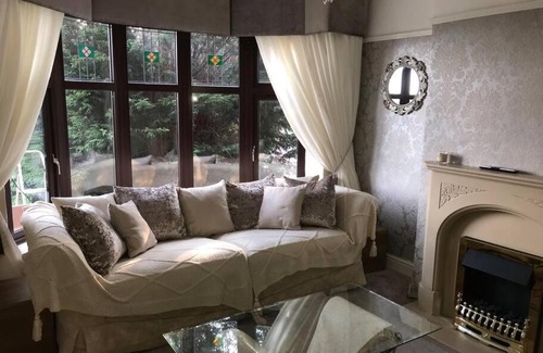 Erdington Casa | 3 bedroom home with stunning views and hot tub
