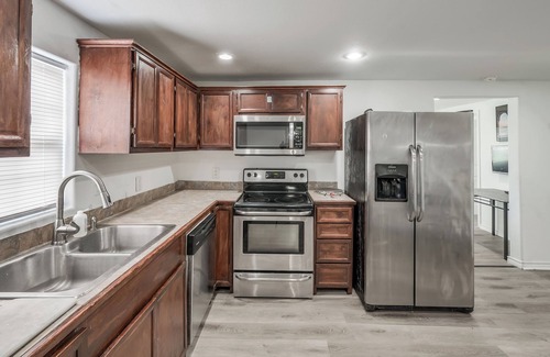 Galveston Casa | 3-bedroom house. Close to Ferry.Near Galveston.Short Drive to Beach