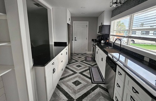 Mid Island Casa | 3-bedroom house in awesome Fort Myers Beach with AC