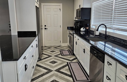 Mid Island Casa | 3-bedroom house in awesome Fort Myers Beach with AC