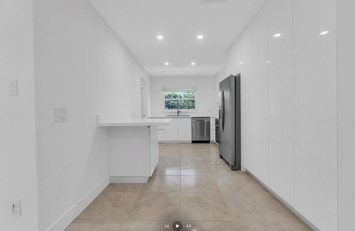 Hallandale Beach Casa | 3-bedroom house in brilliant Hallandale Beach with AC