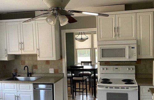 Point Edward Casa | 3 Bedroom House. 5 Minute Walk From Saint Clair River/lake Huron