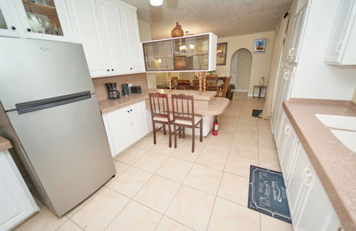 West Coast Casa | 3-bedroom house 5 minutes from Sheraton Mall, AC, WiFi. 10 mins from Beaches