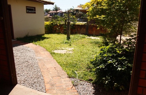 Garopaba Casa | Casa de 3 dormitorios con capacidad para 8 personas a 50 metros de la playa.