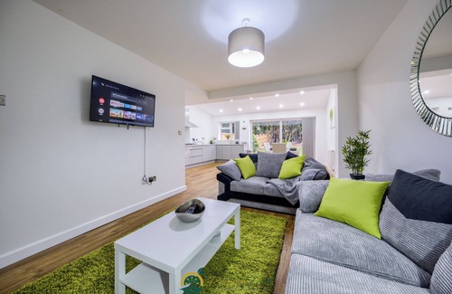 Coventry Casa | 3 BedRoom House| Coventry| Wi-fi Netflix| Parking