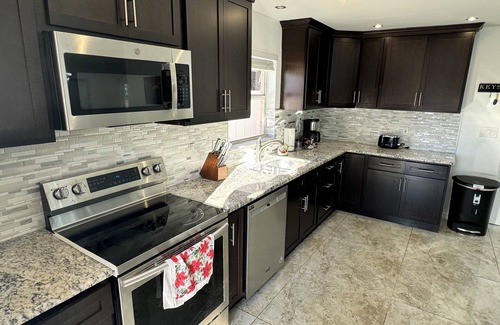 St. Petersburg - Clearwater Casa | 3-bedroom house in St. Petersburg .8 minutes away to Madeira and St Pete Beach