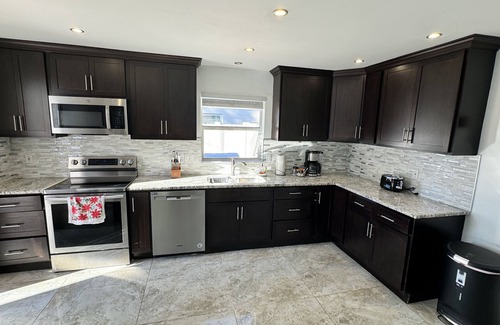 St. Petersburg - Clearwater Casa | 3-bedroom house in St. Petersburg .8 minutes away to Madeira and St Pete Beach
