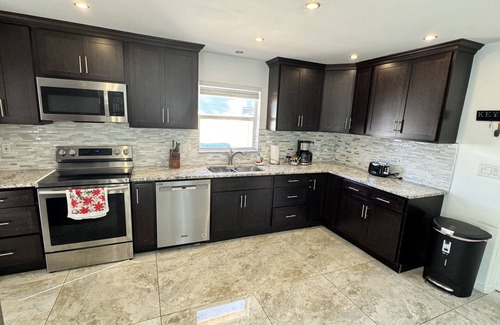 St. Petersburg - Clearwater Casa | 3-bedroom house in St. Petersburg .8 minutes away to Madeira and St Pete Beach