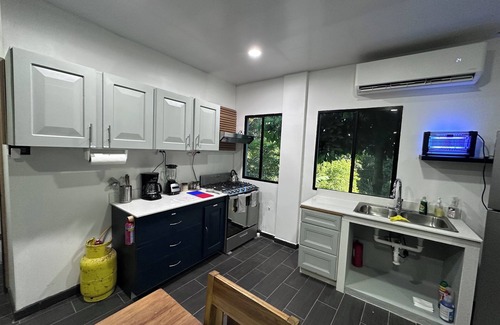 Coatepeque Casa | 3-bedroom house in charming Tree House Concept ,Coatepeque with WiFi, AC