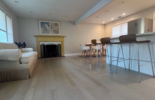 Greenwich Casa | 3-bedroom house in charming Greenwich with WiFi, AC. Start your getaway now