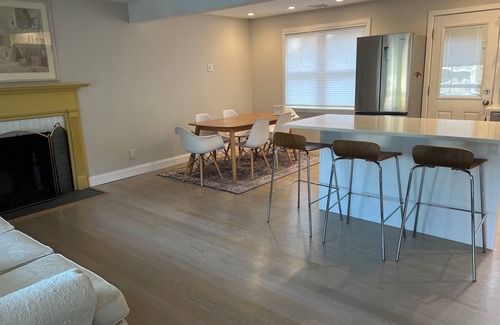 Greenwich Casa | 3-bedroom house in charming Greenwich with WiFi, AC. Start your getaway now