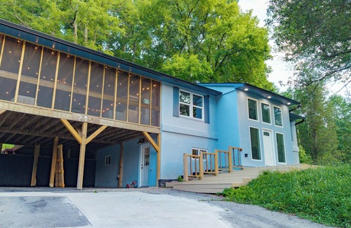 Karns Casa | 3-bedroom house in charming Knoxville, .4 miles from the lake. Close to UT!