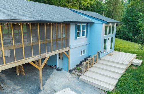 Karns Casa | 3-bedroom house in charming Knoxville, .4 miles from the lake. Close to UT!