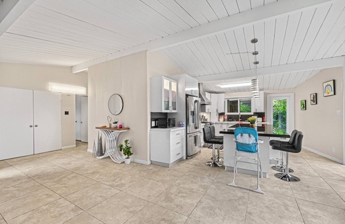 Palo Alto Casa | 3-bedroom house in charming Palo Alto with backyard/playground/tent