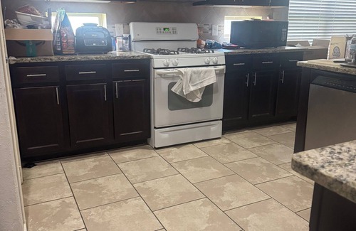 Houston Casa | 3-bedroom house in charming Houston with AC