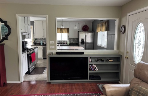 Mundelein Casa | 3-bedroom House in Cozy Mundelein with Private Patio and Grill