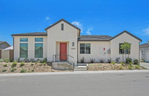 Carmel Mountain Ranch Casa | 3-bedroom house in fabulous San Diego with Deluxe Resort-living !