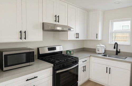 Monrovia Casa | 3-bedroom house in lovely Monrovia with WiFi, AC. Enjoy your stay